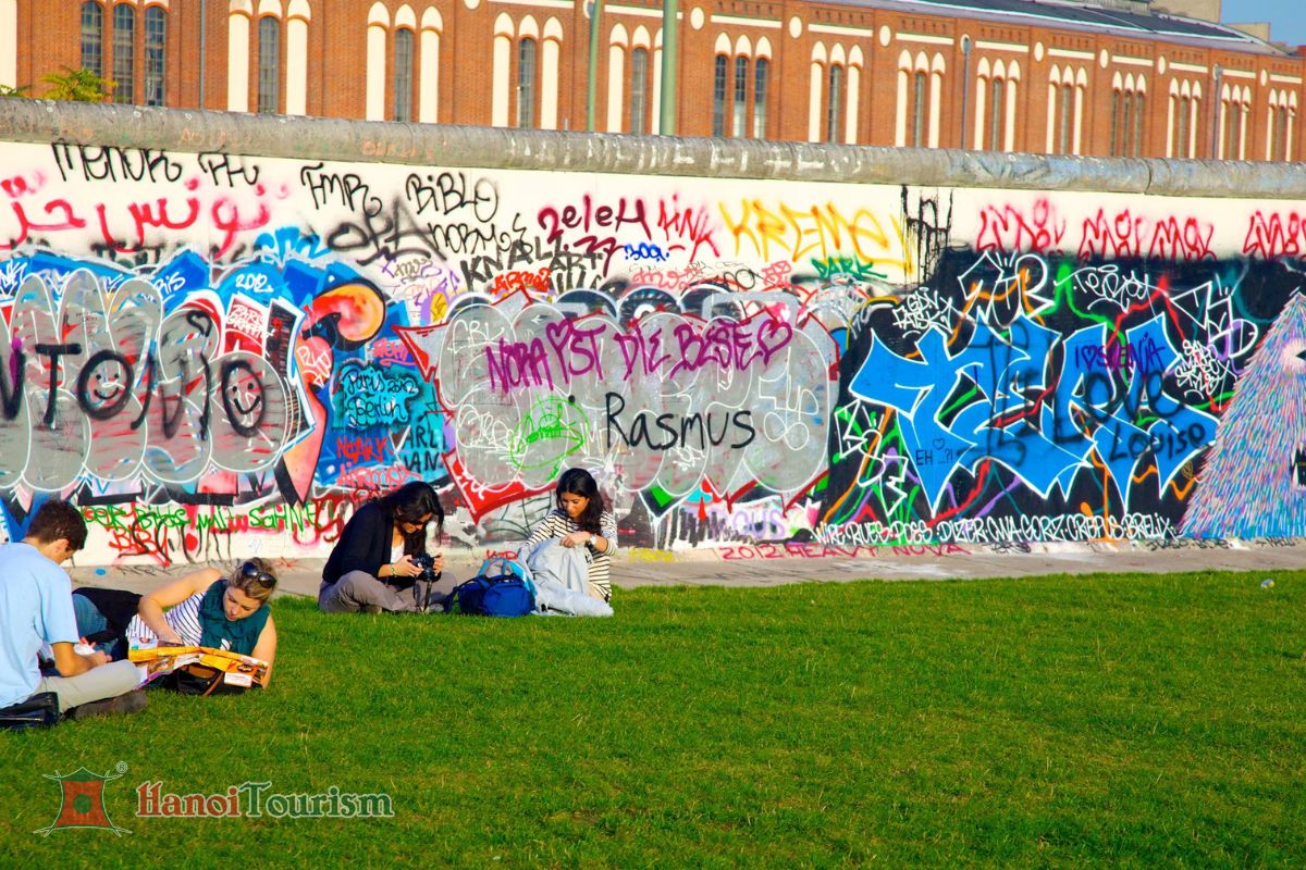 Khu vực East Side Gallery (Bức tường Berlin) - Berlin - Đức
